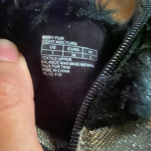 Stuart Weitzman size 1 baby glitter & fur boot - Picture 6 of 6